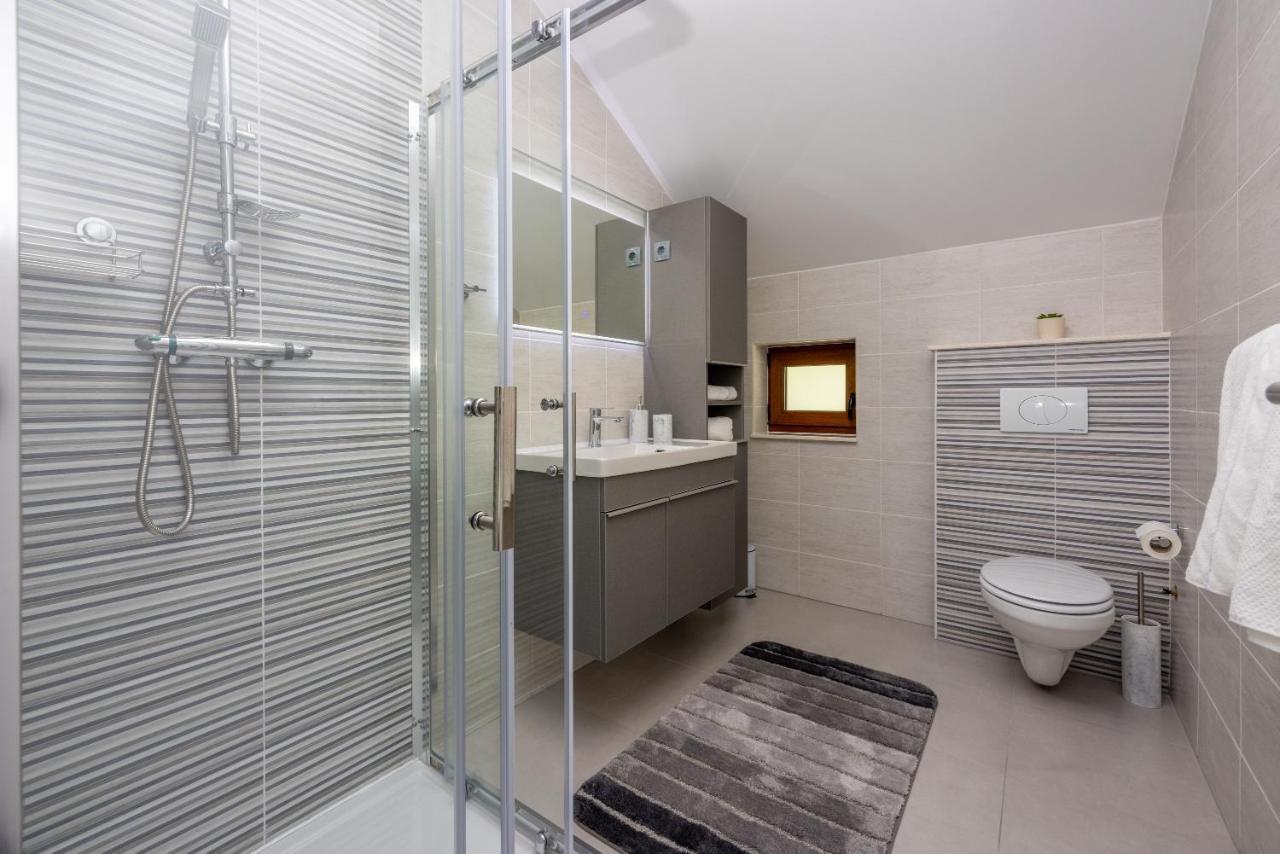 Villa Antani With Heated Pool, Sauna & Jacuzzi 茨里克韦尼察 外观 照片