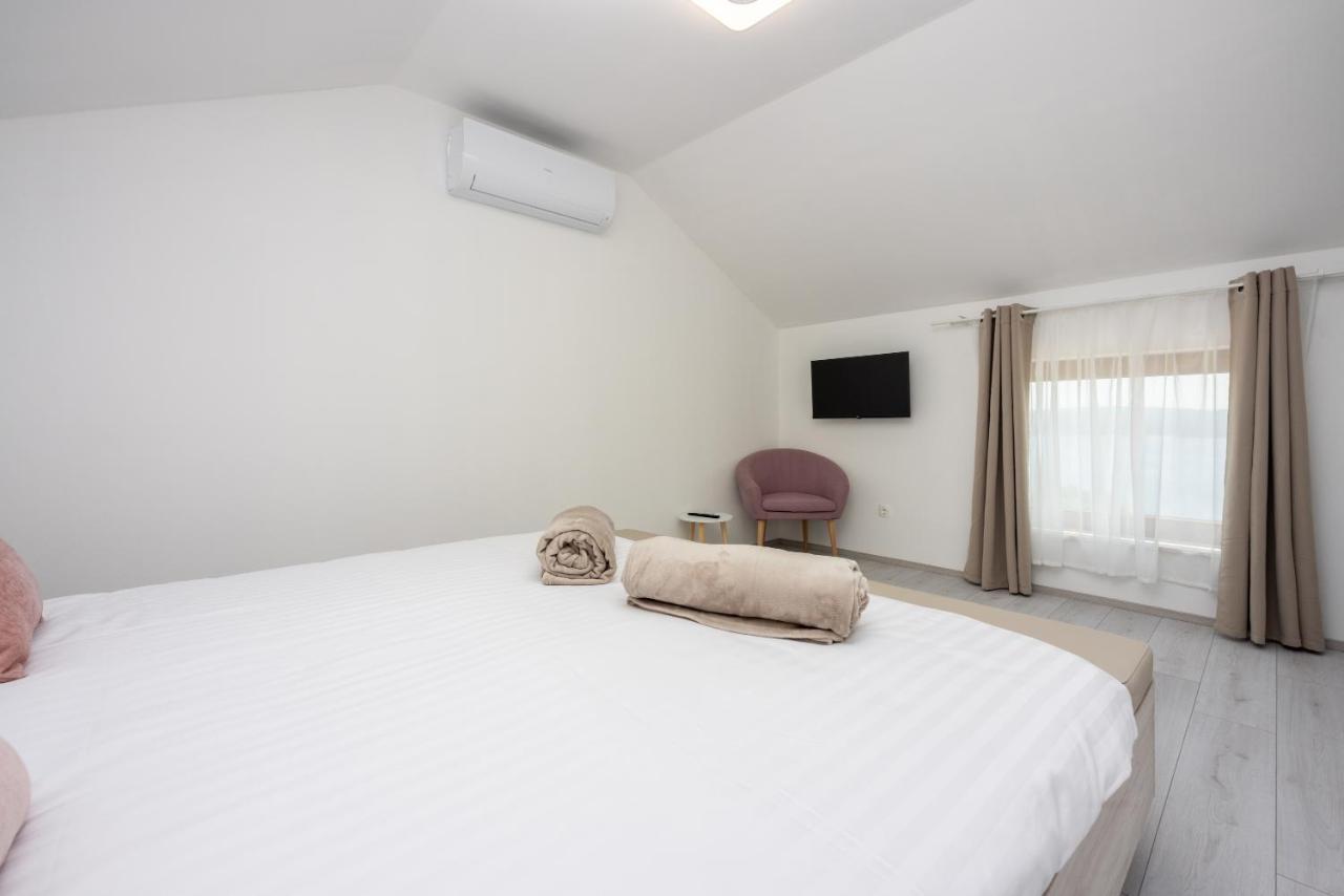 Villa Antani With Heated Pool, Sauna & Jacuzzi 茨里克韦尼察 外观 照片