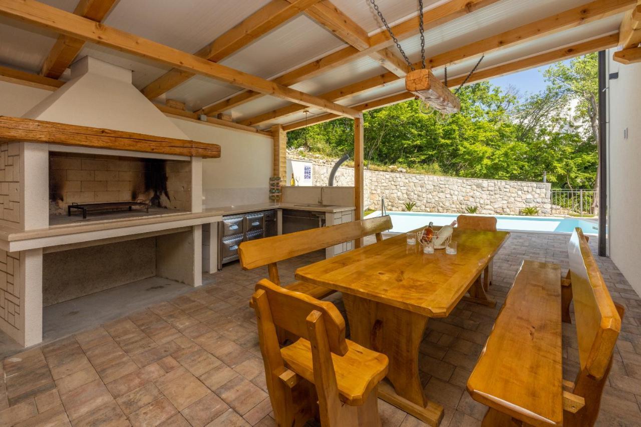 Villa Antani With Heated Pool, Sauna & Jacuzzi 茨里克韦尼察 外观 照片