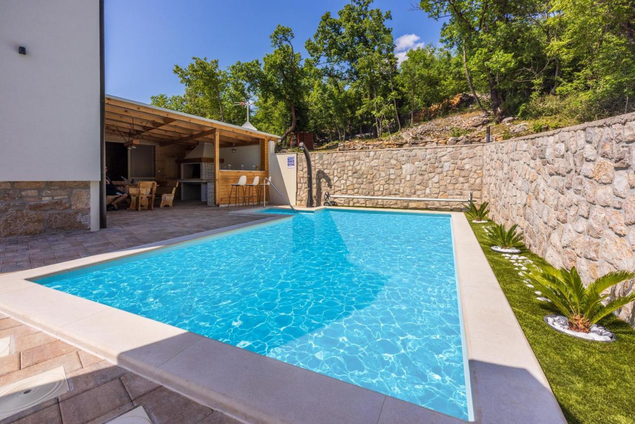 Villa Antani With Heated Pool, Sauna & Jacuzzi 茨里克韦尼察 外观 照片