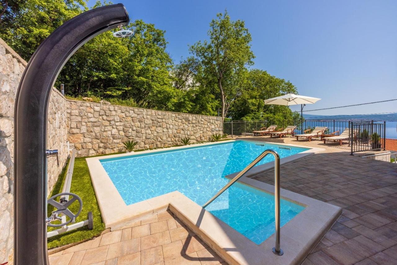 Villa Antani With Heated Pool, Sauna & Jacuzzi 茨里克韦尼察 外观 照片